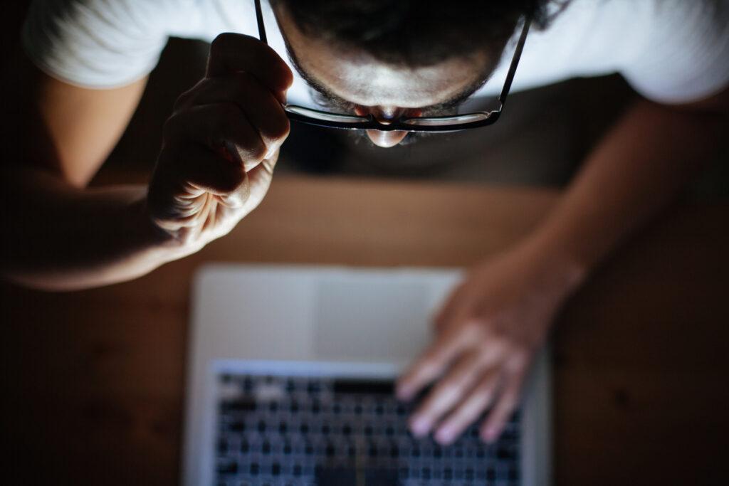 secretly-accessing-online-site
